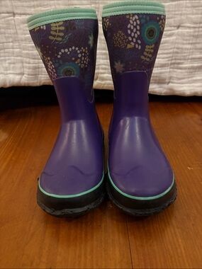 Girls Bogs winter boots with Mint Trim